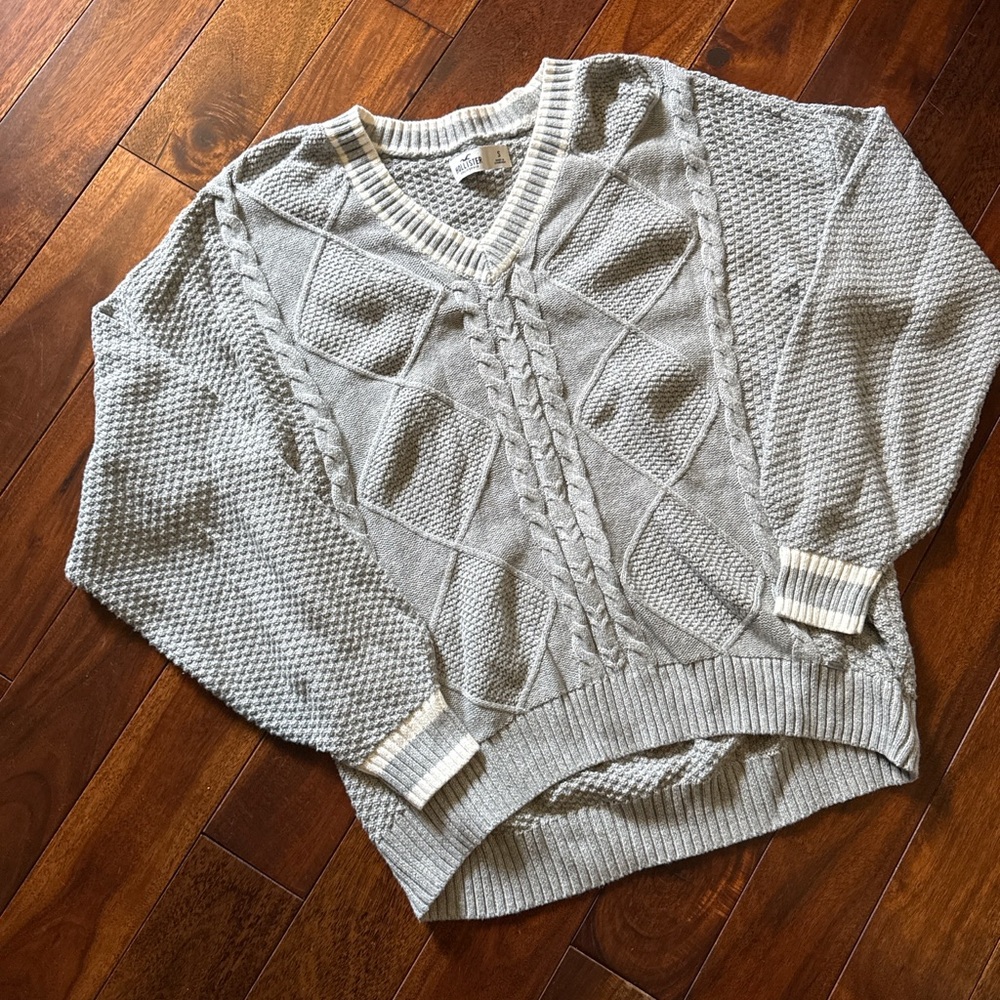 Hollister A New Day Chunky Cable Knit V-Neck Sweater - Light Gray Size S